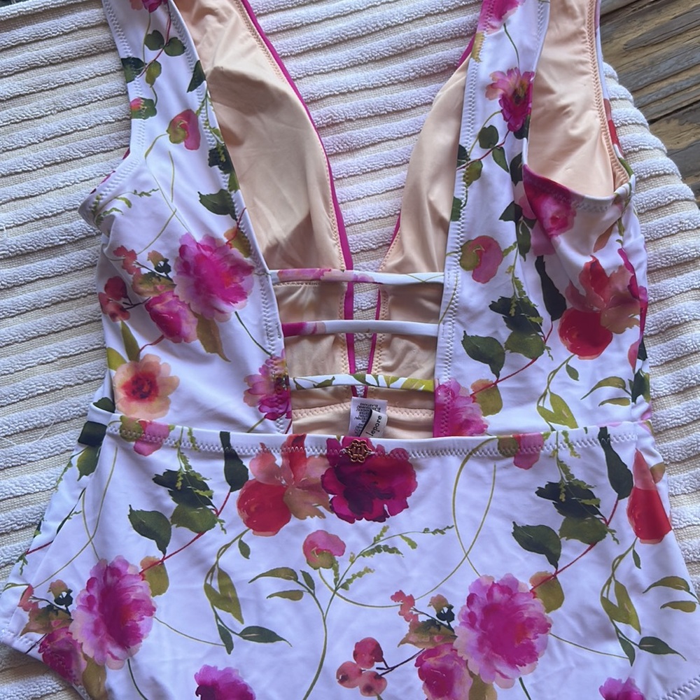 NEW NANETTE LEPORE Floral Plunge one piece Swimsuit size 6/8 - Picture 10 of 12